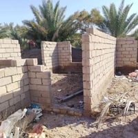 قطعه أرض للبيع   230م سند 25 متوفر كافه الخدمات  مدفونه ومبنيه ع نص تر...