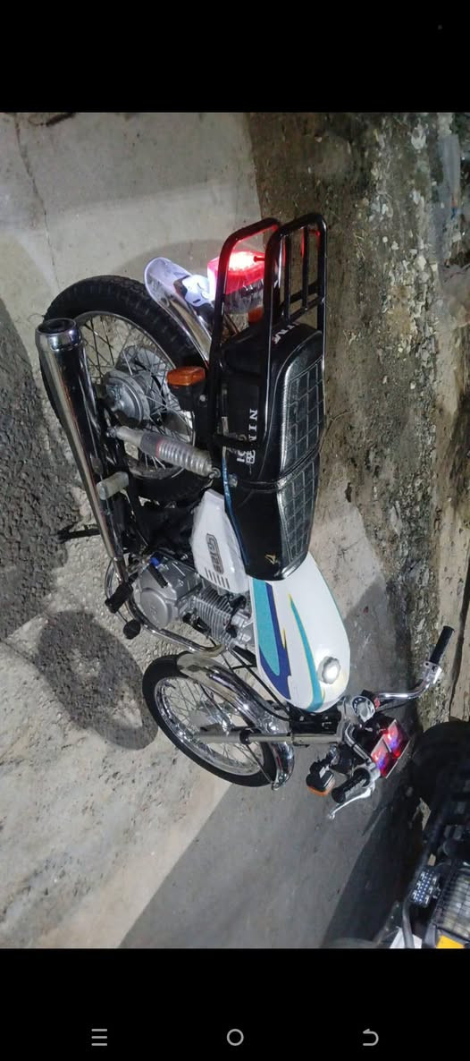 للبيع نامه موديل 25 اوراق سكنر مفتوحه والفات ب500 قفل***********
