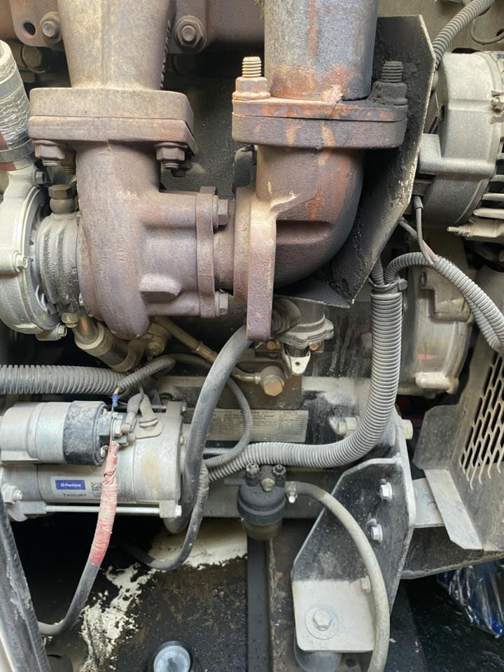 السلام عليكم مولد بيركنز 50 كيفي كاتم انكليزي اصلي المولد مشتغله 2900 ساعه مولد لاتبخير ولا تنقيص العنوان الناصرية رقم ***********
