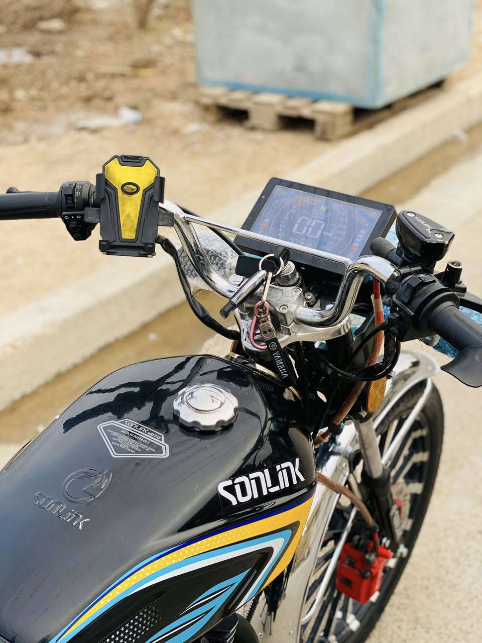 دراجه للبيع
سلام عليكم دراجه موديل 2025 مكينه 200 سيسي 
أوراق موجود دراجه جاهزه ما بيها نقص كله شغال 
شاشه اشاير لايت سلف هندر كله شغال 

المكينه كفاله عامه ما مفتوحه??

السعر 750 وبيها مجال 

عنوان بغداد 

***********
