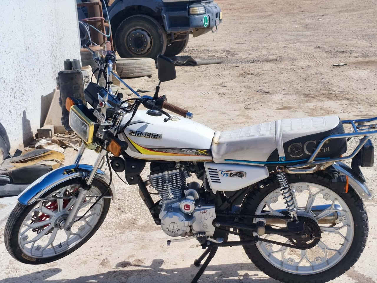 السلام عليكم. سيفان 5نمر مديل 25. اسكنر 3اوراق الدراجه ابلادي مكينه بلادي رقم***********
