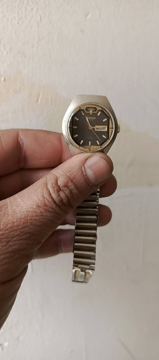 ماعرف بالساعات بس هنه صناعه سويسري توماتيك
سعرهن 125 ثلاثتهن


**إذا كنت صاحب هذا الإعلان وتريد حذفه لأي سبب، رجاءا أرسل رسالة إلى الدعم الفني**