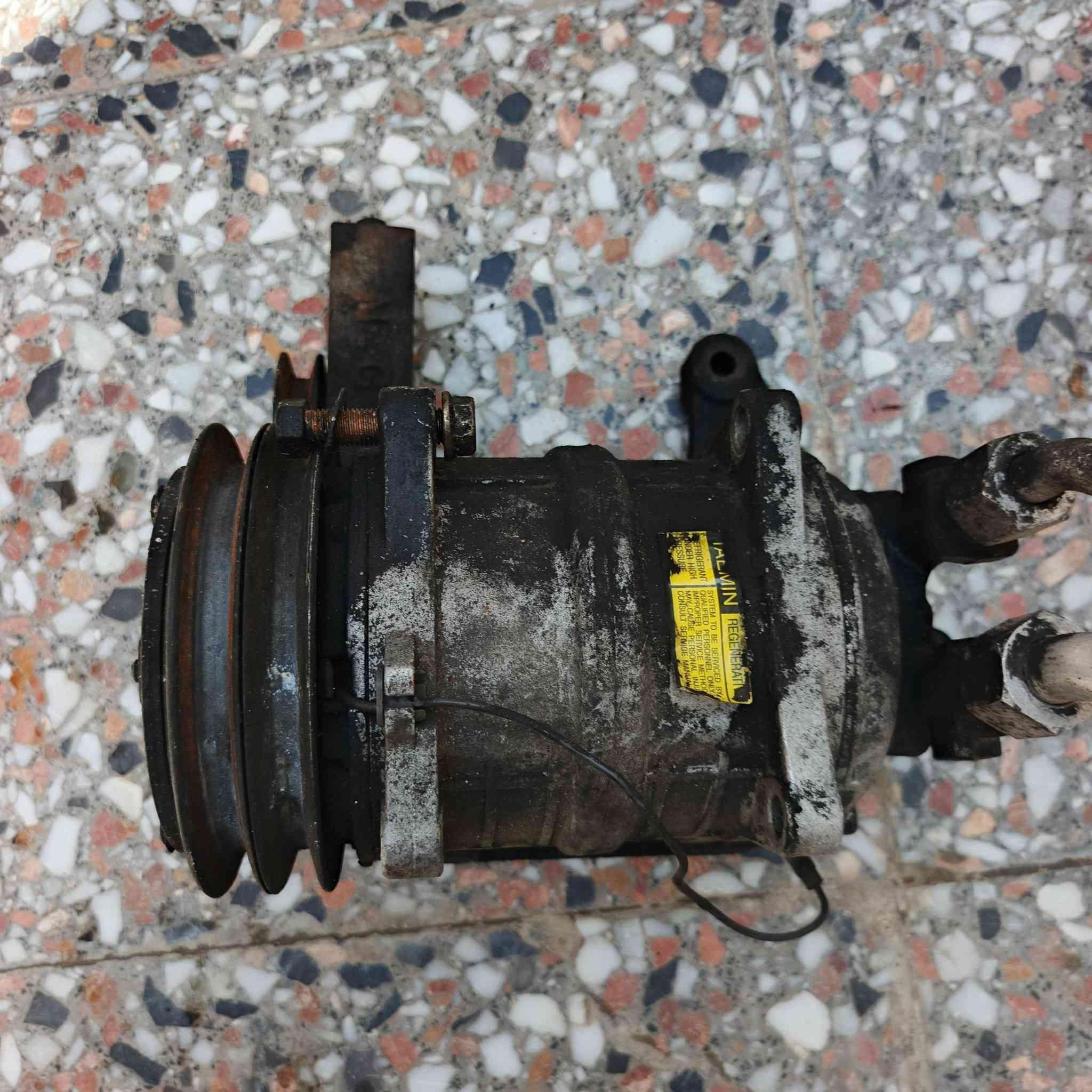 كمبريسر بارد اصليه شغاله للبيع ***********
