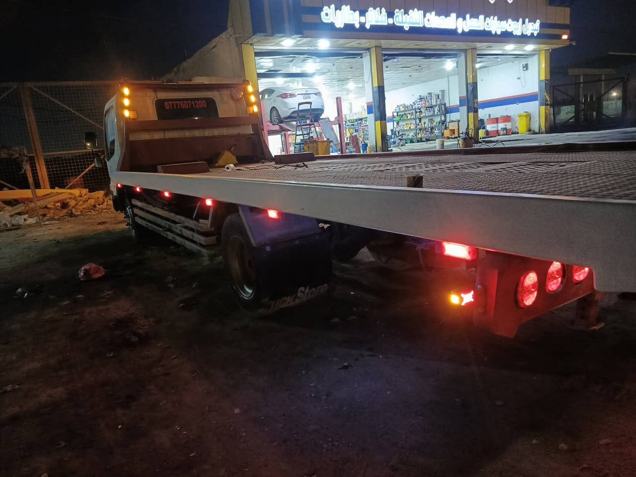 مازدة سطحه ياباني موديل 2000 سنوية لل 28 السياره شغاله نقوصات السياره محرك بي بخار قليل +قلايج كير
مكان السيارة بصرة *********** 
السعر 100 وبي مجال
