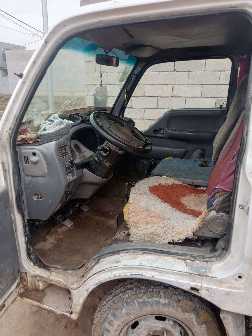 سلام عليكم للبيع كيا فنتيره تك قماره رقم بغداد اسواد بدون أوراق مااندل راعيها اتكفل من سريقا عشائريا سعر 22مكان موصل الرشيدية ***********(***********
