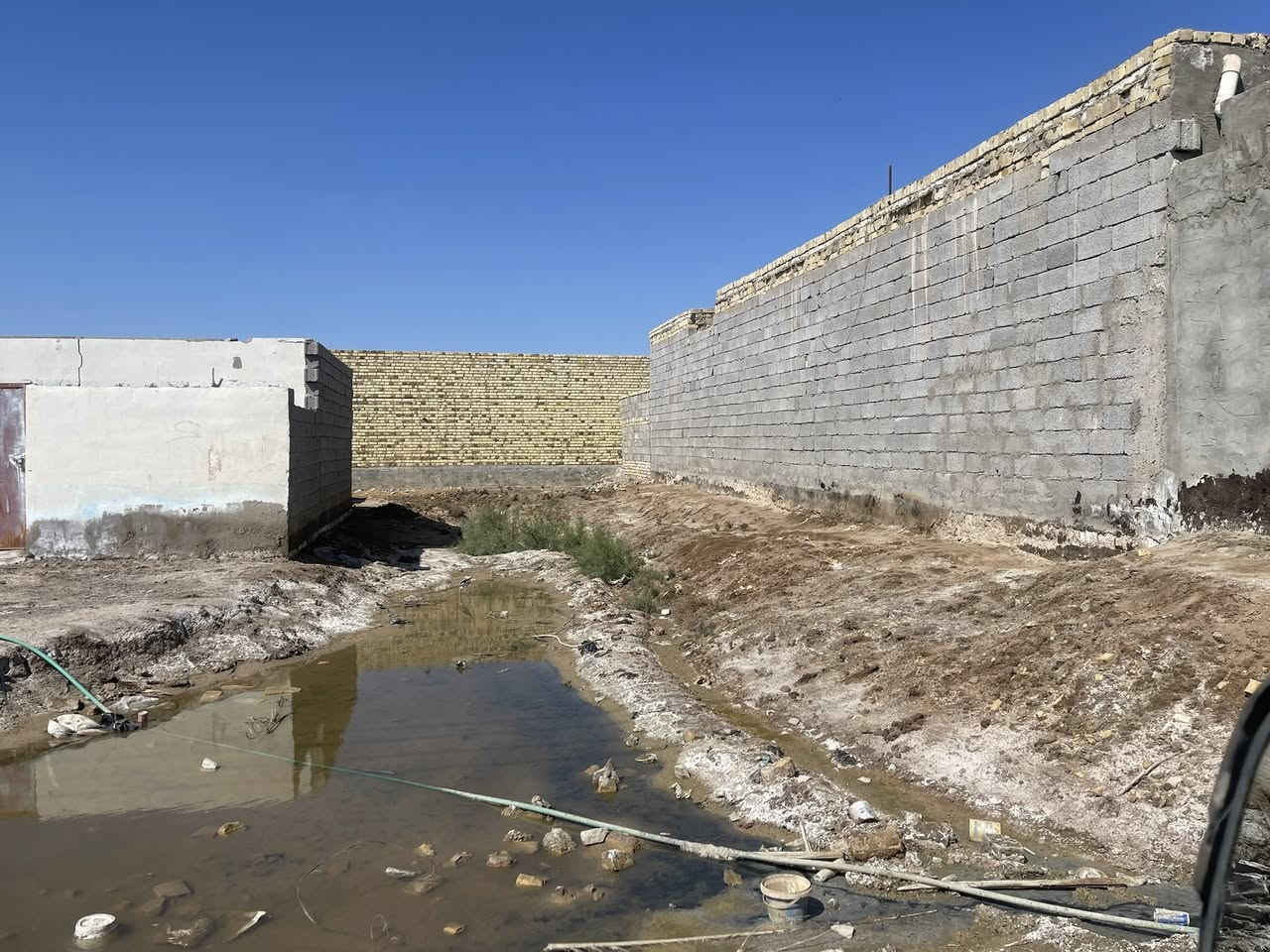 قطعه ارض زراعي لبيع المساحه ١٨٠ متر  على الشارع قريبه كلش. مقابيل منطقه ركيوه لستفسار  راسل الحساب او اتصل على الرقم ***********
