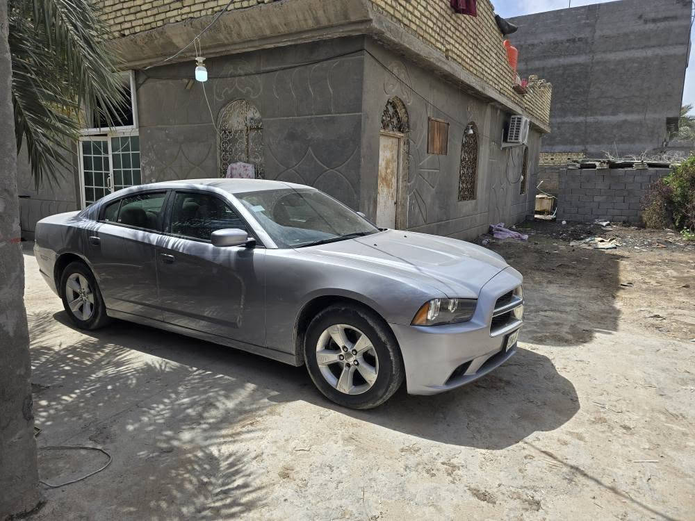 سلام عليكم 
جارجر موديل ٢٠١٣ اصل 
سياره كندي 
مكفوله من تبديل وصبغ 
بيها شويه بجاملغ المامي اليسر 
الكير ومكينه والحداديه مكفولات 
السياره بأسمي رقم بصره نكليزي 
السعر 158 وبيها مجال بسيط كلش
*********** رقم الهاتف ابو الخصيب, البصرة
