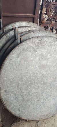 ميز حديد للبيع العدد أربعين  ٠٧٨٢٥٨٧٠٧٧١