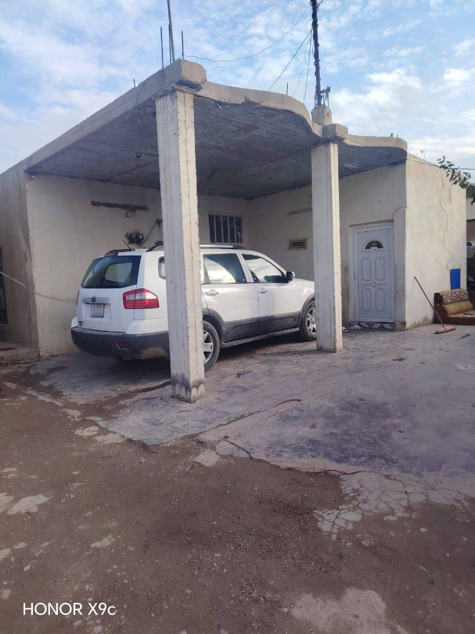 السلام عليكم
بيتين للبيع المكان الحي العسكري الثاني يم معرض دبي بغرب محلات علاء العماش 

البيت الأول مكون من ثلث غرف وربعه وحمام 

ولبيت الثاني مكوم من مطبخ وحمام وغرفتين 

المساحة الأرض 600م تكدر تفصلهن كل بيت وحدو

السعر اتصال على رغم 

***********
