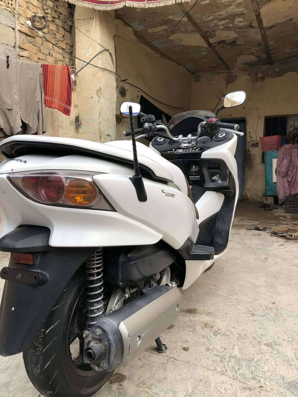 السلام عليكم 
دراجه صفر عشره 0/10 اس سفن فول مواصفات رمبه مكفوله كفاله عامه منزلهه  من حجي دندنش كير شغال 7نمر4تحويلات مسجل شغال بلادي اريل تدفئه يدات كلوب جنطه تايرات جدد شلعه معدل فول اوراق كامله كمرك  ومكاتبه المعرض موجوده السعر 16وبيهه مجال الشراي يتصل 
*********** مكاني بغداد
