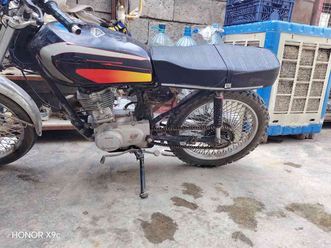 السلام عليكم شباب ماطور للبيع تايجر محرك 19 لوك اي عيب ما ابيه النشاط فول محرك ناعم  موديل 19 المكان كركوك حي النصر السعر 225 وبي مجال تواصل واتساب ***********
