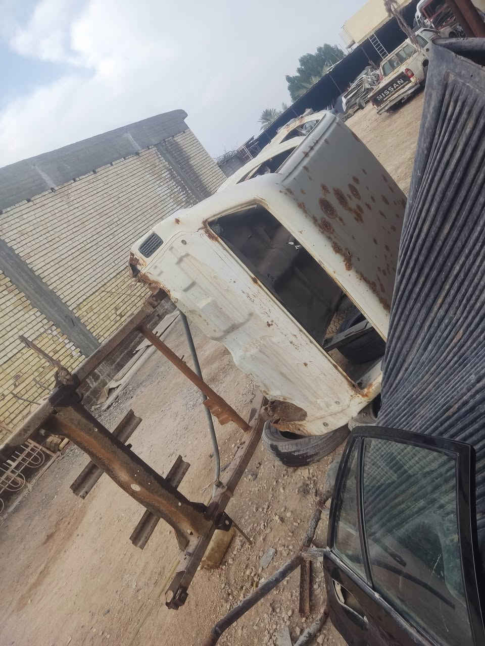 شاصي دير رقم بابل أصولي للبيع  وذا اكو دير مناسبه للبيع  نأخذ غراضه. نعمر الشاصي مكاني بابل رقم *********** سعره ٥ ورقات
