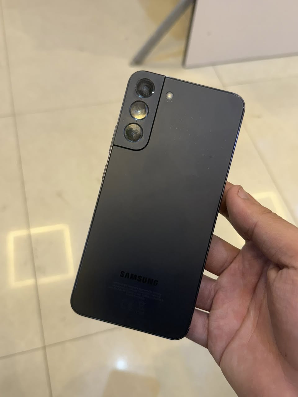 مرحبا سامسونك للبيع بي ضربه بالشاشه وصاير سواد قليل يم الكامره والكامره شغاله والفيس ايدي شغال الجهاز كلشي مابي غير هاي للبيع ب 350 
***********
