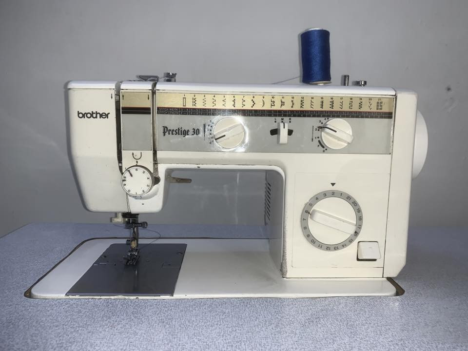 للبيع
مكينة براذر اصلي خياط درجة أولى 
مع جنطة وميز السعر١٢٥
***********
