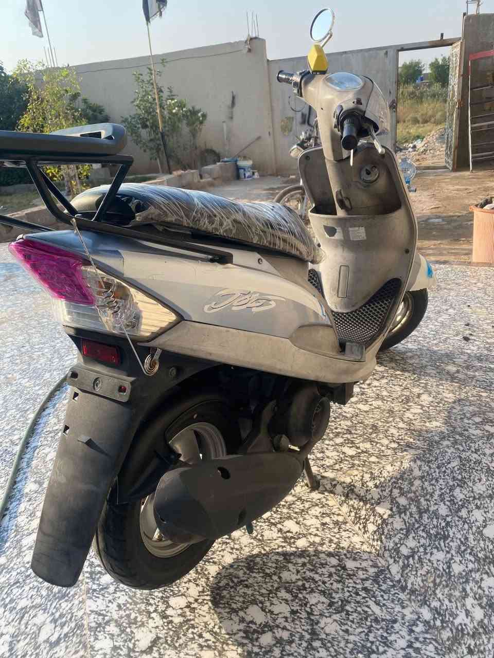 دراجه ماكس قجمه الدراجه جديده ماناقصها اي شي
كلشي بيها شغال  
عينه شغاله لايت اشاير اصطاب كلشي 
وتاخذها شرط الفحص 
السعر مليون 
العنوان البصره المعقل 
الستفسار ***********
