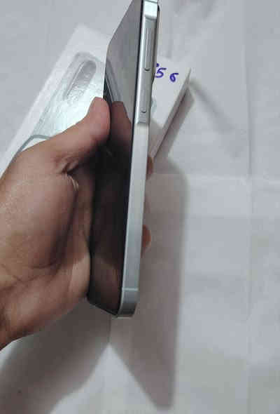 السلام عليكم 
A56 سامسونج للبيع 
ذاكره 256 رام 8
الجهاز اخو جديد نضيف ١٠٠٪١٠٠
السعر ب420 الف
***********
