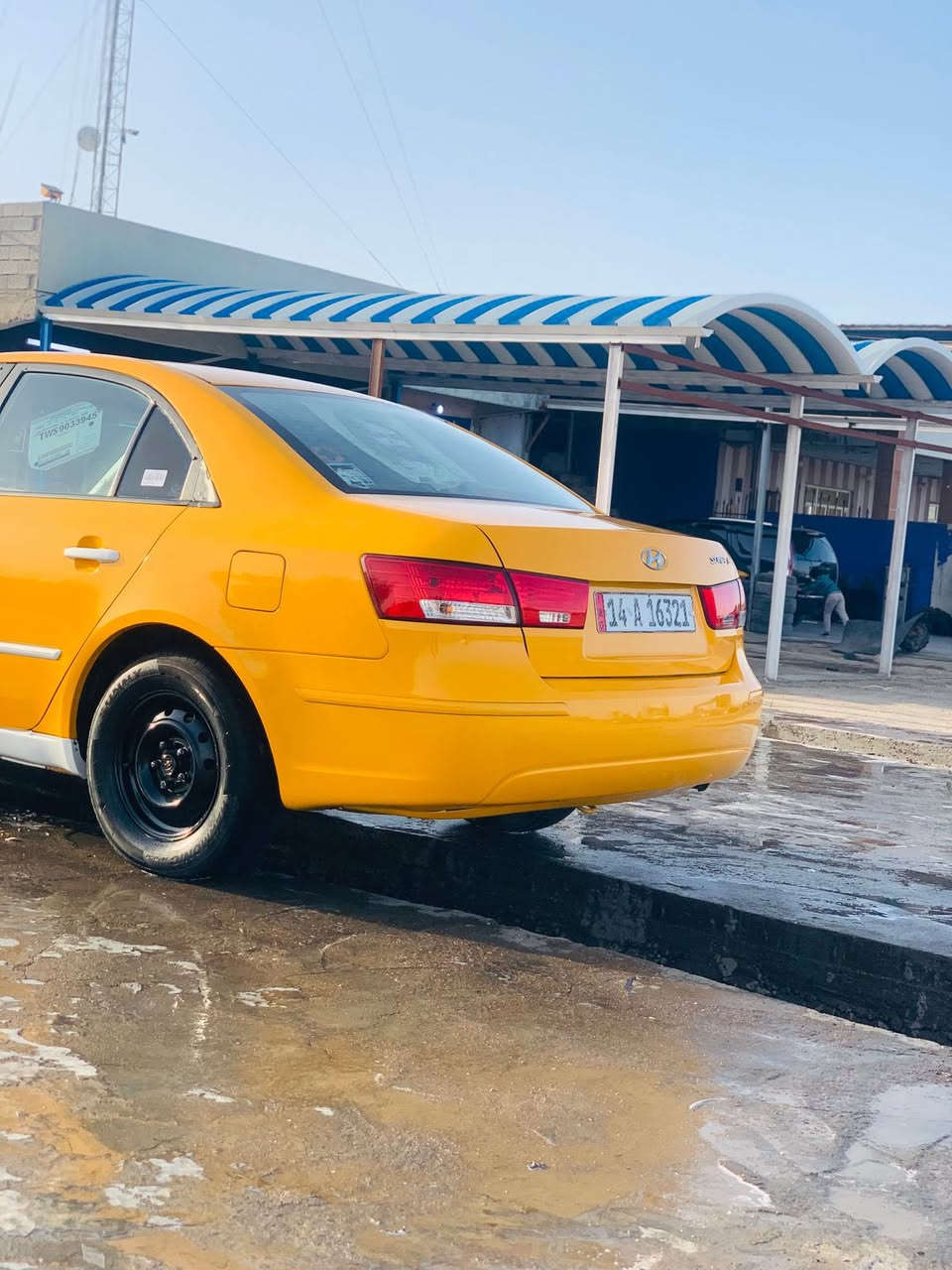 السلام عليكم ًًً للبيع 2009
سوناتا 2009  تكسي مطار - سياره حلوه وجاهزه عدا التبريد صبغه جديده السياره ضربته خلفيه  تعمير درجه اولاً جاهزه للشغل رقم بصره بسمي  !! مكينه كير حداديه خير من الله / نصبته حلوه 
السعر (80) رقمي ***********
