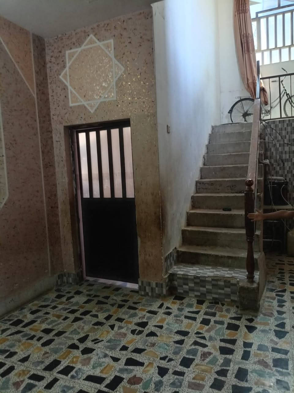 سلام عليكم بيت للبيع ابوغريب نصر وسلام منطقه ٧٠٠٠ طابقين بناء حديث ٢٠٠ متر مربع كافه الخدمات متوفره استفسار تصال *********** واتساب #للجميع

