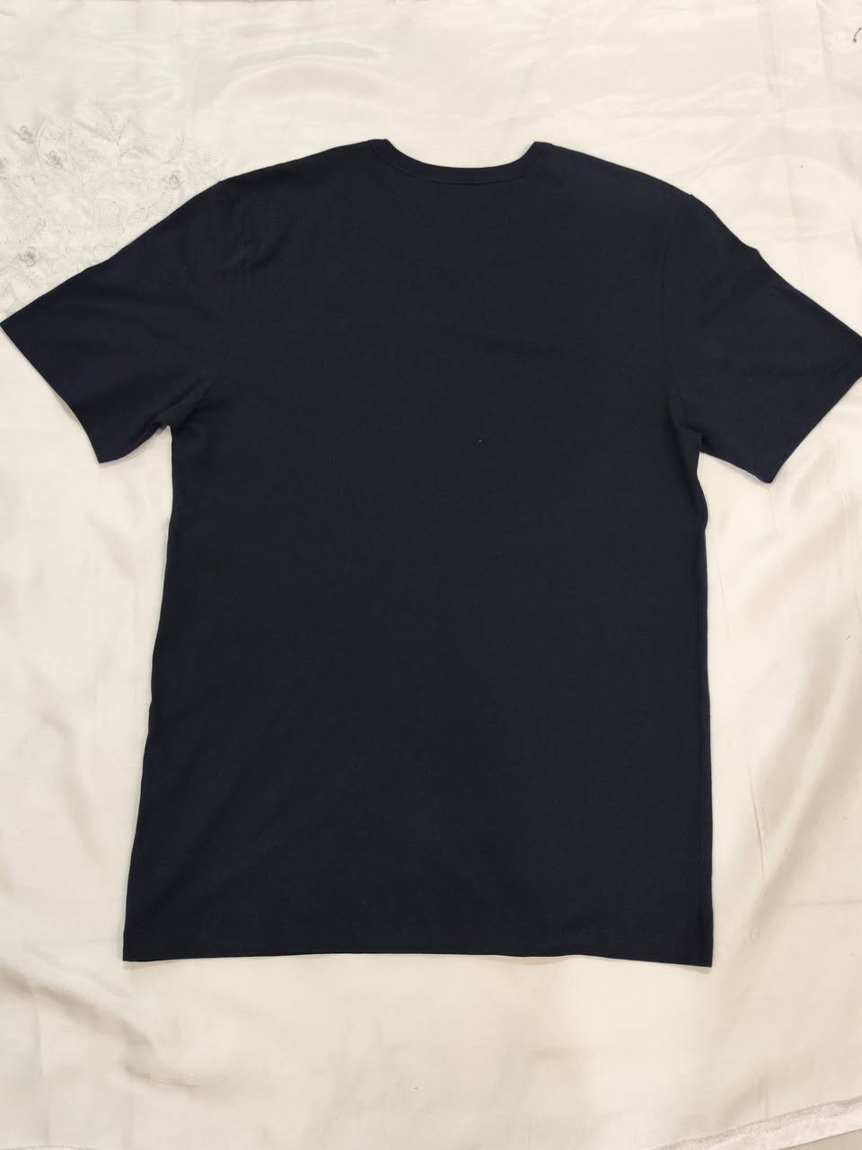 HUGO BOSS 🔥🔥
100% اورجنال اوربي 
-------
M قياس 
قالب ناعم
48cm العرض 
70cm الطول
----
نظافة تامة %100 
توصيل 6 الاف لجميع محافظات العراق 🚙


**إذا كنت صاحب هذا الإعلان وتريد حذفه لأي سبب، رجاءا أرسل رسالة إلى الدعم الفني**