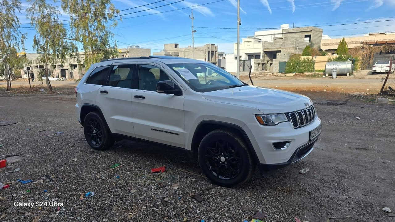 جێب کراندجیروکی 
مودیل 2020
دوو دەرکای سبوغە
جاملغی دواوەی تۆزێک ساردە کوتە
تۆزێک شانی کرتوە
پشتو پێشی کەپسە
دروست کراوی امریکایە
تایەی نوێە
سەنەوی 2028 بەسەردەجێ
ویل اس ئار تی
لەهەولێرە
رەقمی خاوەن سیارە
***********
بەناوکردن بەشەرت
سعری 239 وەرەقیە أربيل, العراق
