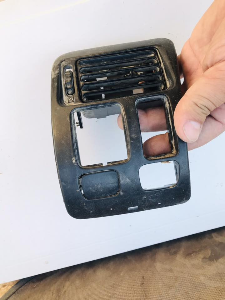 السلام عليكم 
غراض للبيع كورلا نواعم مع اربع بيبان النترا مع صندوق لون بلاديات ابيع شلعة كامله للاستفسار اتصال ع الرقم ***********
