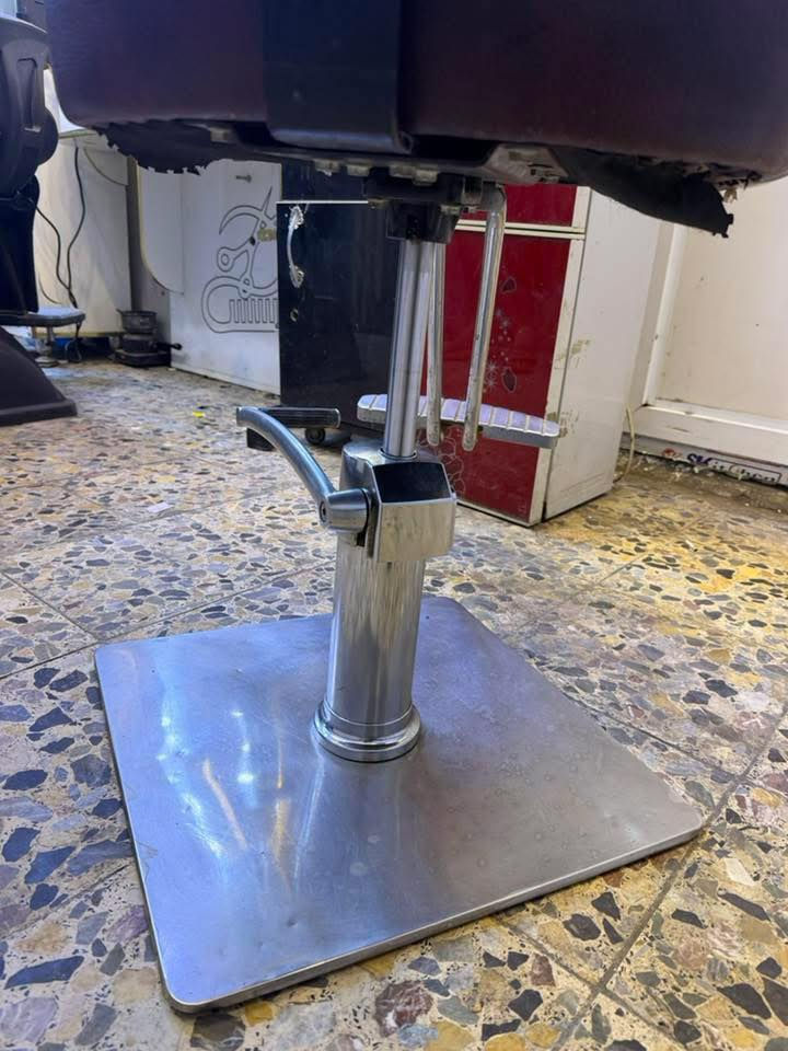 كرسي للبيع السعر 100الف وبي مجال العنوان بغداد الفضل رقم هاتفي ***********♥️
