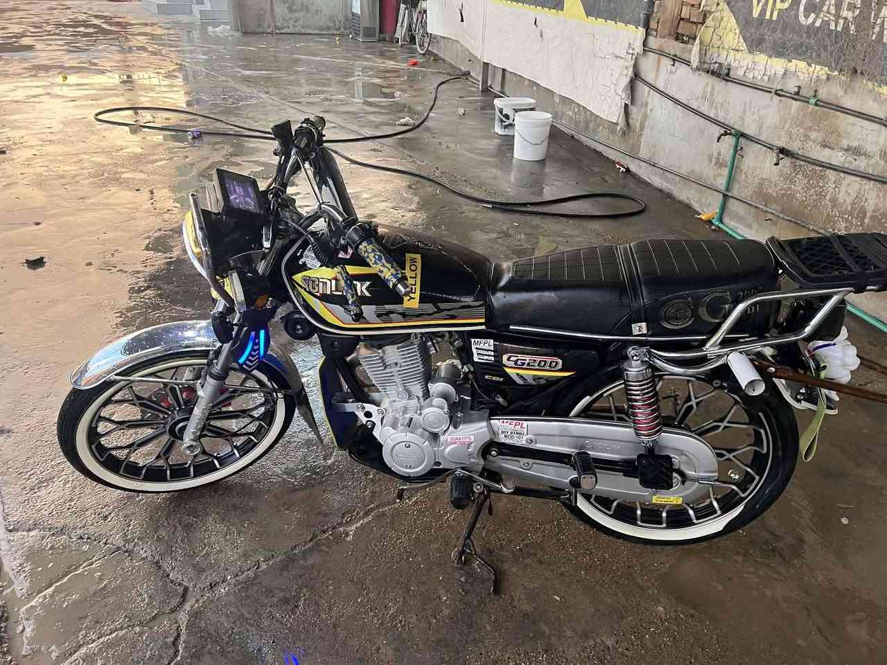 مابعد السلام دراجه 24 للبيع دراجه تخبل ماعيزها برغي واحد محرك شرط كهربائياتها كلها شغاله دراجه مرتبه كامله من كلشي نشاط محرك ٢٠٠ سعر ٦٧٥  بيها مجال لشراي ***********
