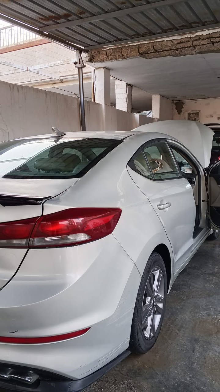 سلام عليكم
النترا 🇺🇸🗽 2017 وارد امريكي موصفاتها معروفه نص فول 

حادثها جاملغ والبنيد نفسهن مصلحات 

السيارة جاهزه كير محرك صدر تخم تاير  سعرها 118$ 

مكانها بغداد الكرخ ،،،،، 

*********** للتواصل وات ساب اتصال
