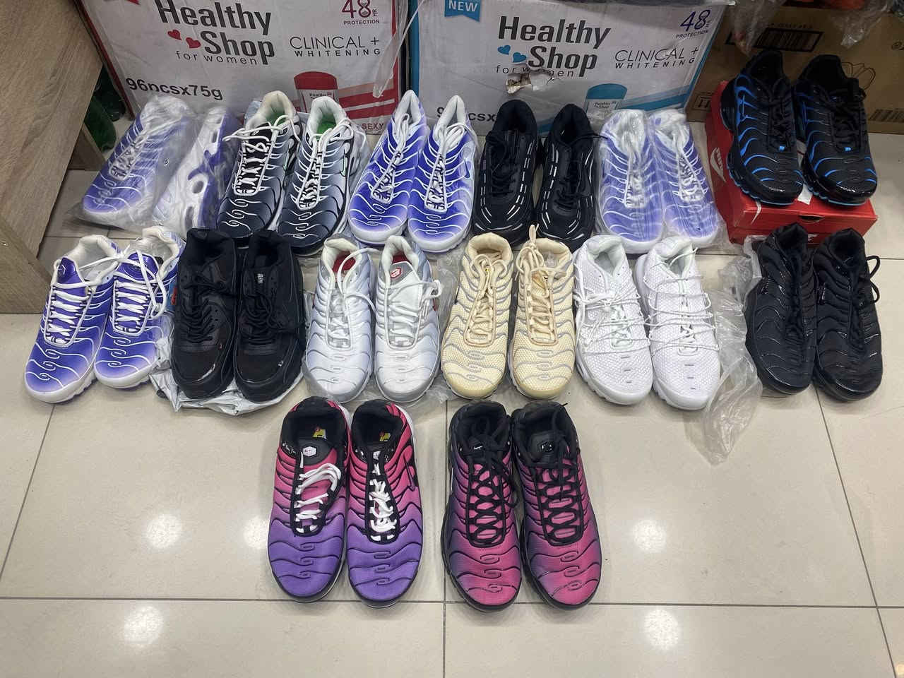 حذاء نايك اصلي  TN   Air
براند   اصلي  %100

السعر  40  الف  والتوصيل  مجاني  

القياسات من 40-41-42-43-44

محلات زيد سبورت  المنصور  سوق سهام العبيدي

***********     وات ساب  

بقت   12     قطعه   فقط   وبالصورة  اشكالهن
