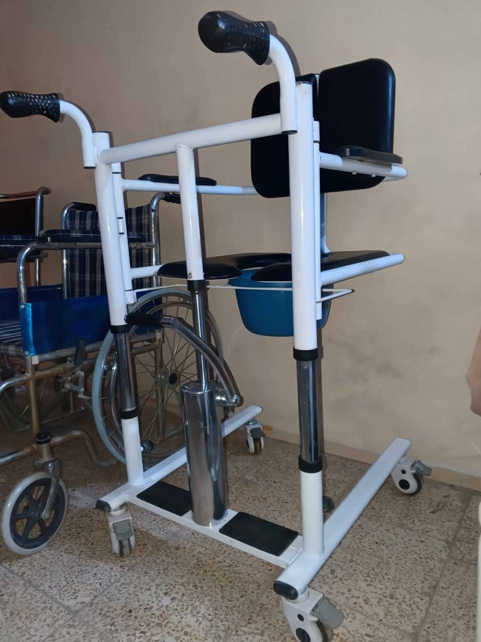 ‎عربانة تواليت أو حمام نقل مريض متعددة الاستعمالات هيدروليكية استعمال قليل السعر 300 الف بغداد‎ Colombo, Sri Lanka


**إذا كنت صاحب هذا الإعلان وتريد حذفه لأي سبب، رجاءا أرسل رسالة إلى الدعم الفني**