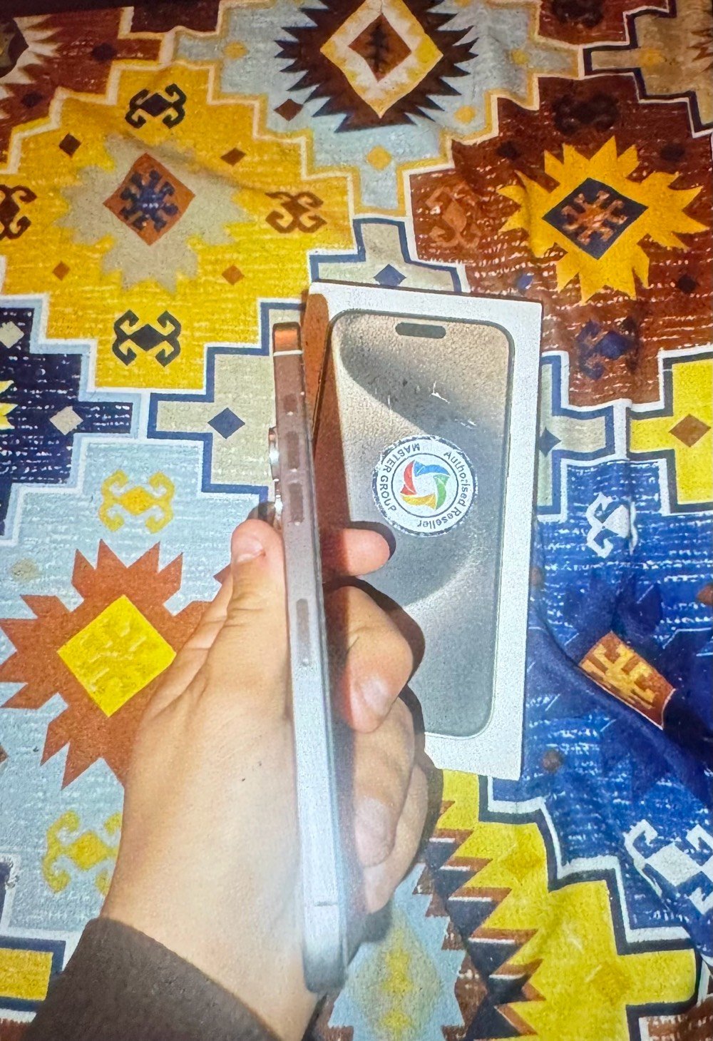 سلام عليكم 15 برو ماكس كلشي كدامكم شرق اوسط بطارية 100 مشحون 180 بس وماستر والنظافة انتوا على شوفة عينكم شلونها وانظف من الصور ملحقاتة الاصلية كاملة ويا وين متريد افحص وضمان بي  انطيك كلشي ممبدل بي ولا مفتوح ومكفول انطيك ويا شاشتين حماية و6 عدسات كامرة و3 كفرات ويا هدية ذني مكاني بغداد الشعب السعر المطلوب مليون و200 وبي مجال متلكة هيج سعر بهيج نظافة كفيلك الله واذا انت مشتري إن شاء الله ارضيك بالسعر هذا رقمي *********** واتساب اذا تريدون موجود ورقم هم