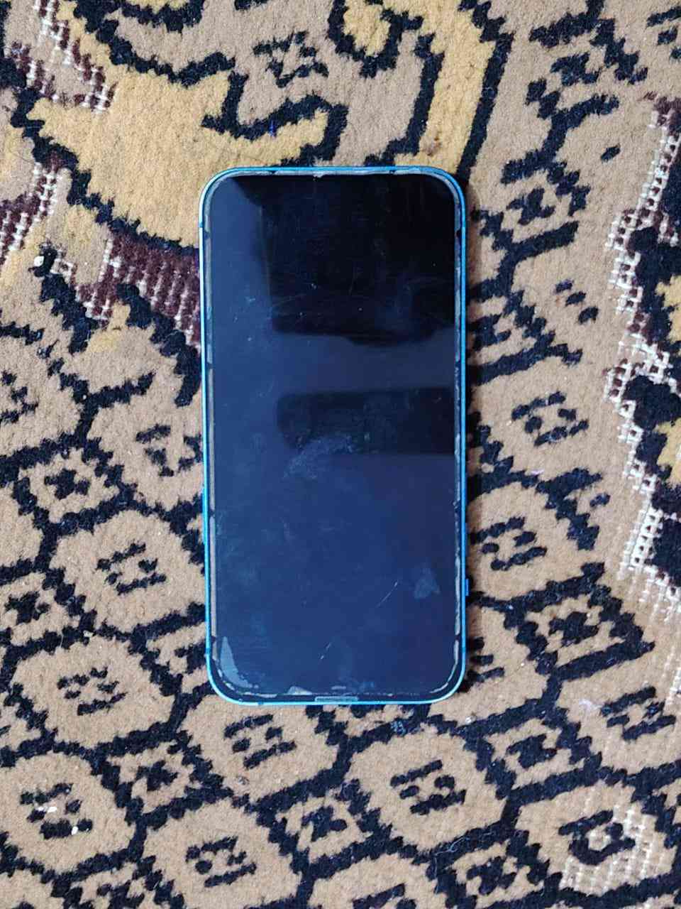 ايفون 13 مبدل بطاريه الجهاز داخلياً نظيف جداً اما الخدوش الي بالشاصي لعدم استخدام الحافظه امانة الله الجهاز كلش نظيف
ملاحظه الهاتف مستبدل فقط بطاريه سعره ٣٧٥
للتواصل  *********** تواصل واتساب او اتصال عادي
