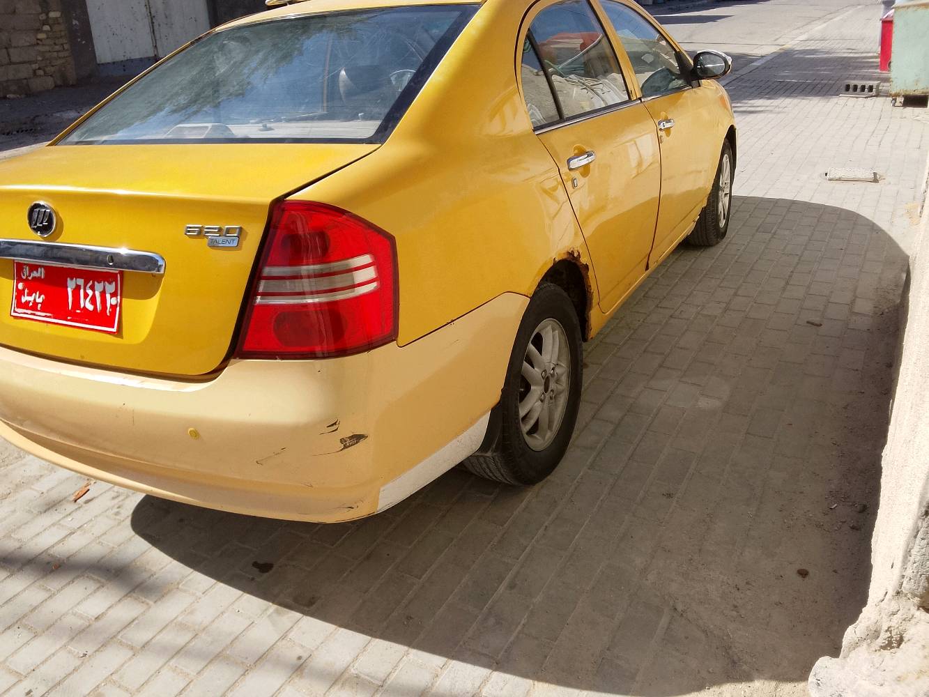 مباع ليفان 620 موديل قديم لون أصفر. السيارة بحالة جيدة من الخارج وبعض الخدوش موجودة. مقاعد مريحة وسعة داخلية جيدة. ممتازة للاستخدام اليومي والتنقل داخل المدينة. فرصة رائعة للي يدور على سيارة اقتصادية.
