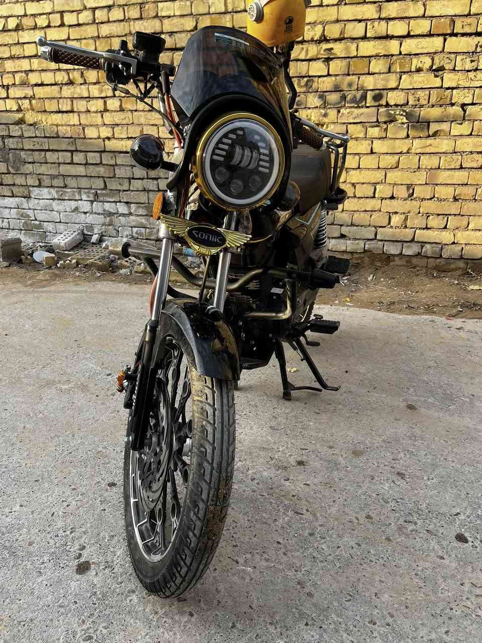 دراجة سونك n max 2025 
الشكل الجديد
محرك 200cc ضاغطة وزنجيل صفر رجه 
صارلها اربع اشهر من نازلة  
مرقمه بغداد بأسمي
تحويل ثاني يوم ، دراجة كلشي مناقصها 
السعر 2150 ،مليونين و150 الف وبيها مجال. 
رقم التواصل ***********
