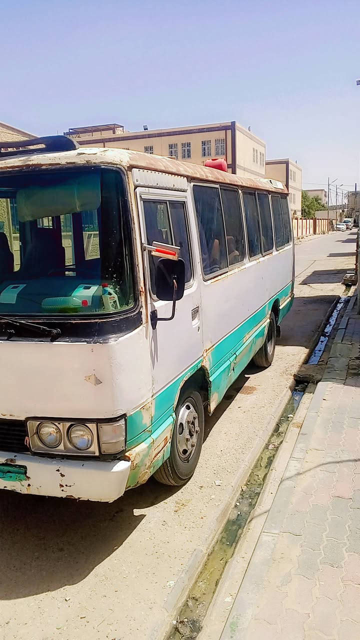 السلام عليكم مرخصت صاحب الكروب
كوستر عريض للبيع سياره خير من الله مكينه بطه السياره عوزه بس صبغ الكشره كلشي مابيه كير عكسي 
سياره حلوه حته غرفته جهازه مابيه شي 
العنوان السماوه 
الاستفسار *********** 
اذا مو شراي لاتعبني وتعبك
