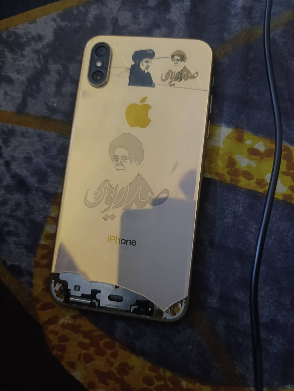 ايفون اكس عادي  مبدل شاشه وبطارية 
هاذ حالة كدامكم شغال السعر 70 الف العنوان عمارت سعيده رقم التلفون واتساب ***********
