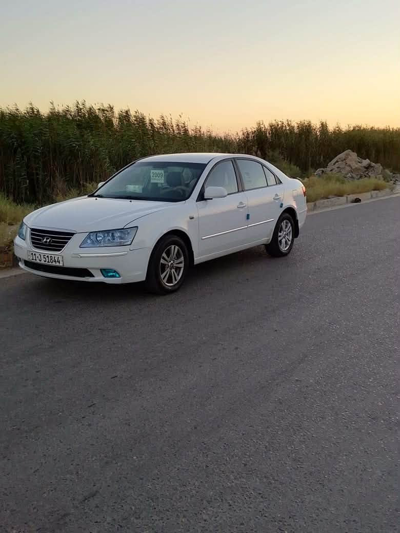 سلام عليكم للبيع سوناتا موديل 2009 خليجي بيه صبغ مكانات موضح ب سونار وباقي السياره كفاله وجاهزه بدون نقص تخم تاير جديد السياره بسمي هزه ورقم كله جديد مكان السياره بغداد ابو غريب السعر  ٩٧ وبي مجال للشراي يتصل ***********
