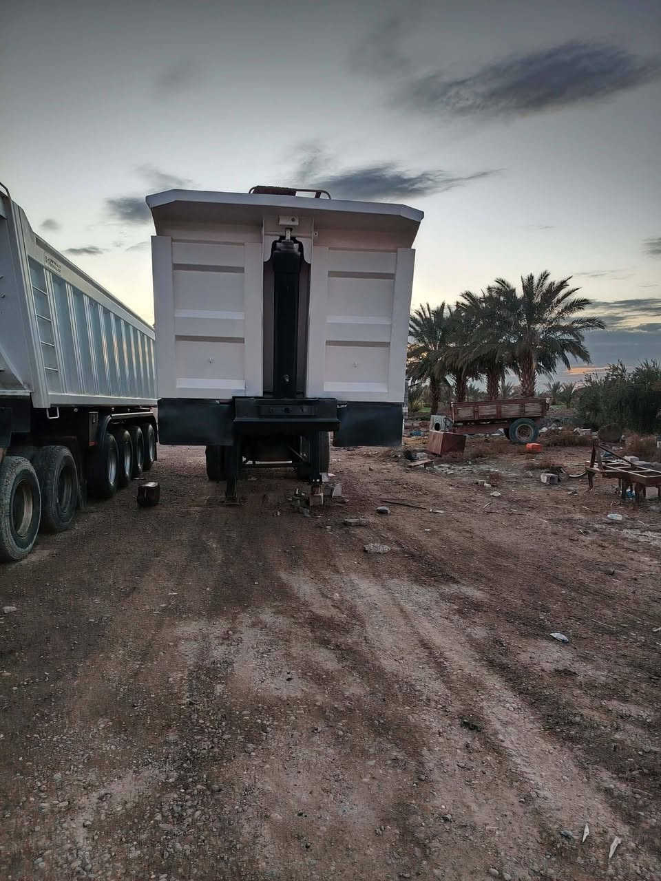 عربانه حداديه للبيع شقل فلوجه مجموعه المانيه براد ١٦ شاصي ألماني الذرعه ٣١ متر ويه تعلا ٣٥ عربانه جاهزه للشقل السعر ١٤٠ ورقه وبيه مجال مكلف بل نشر اي استفسار عل هذا الرقم ***********
