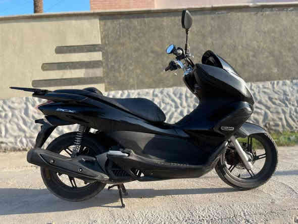 السـلام عليـكم
دراجه بي سي اكس ياباني
محرك 125 موصفات 150 شوته جبيره
ماشيه 20 الف حساس زدحام 
ســتاان كهربـائي منفس + مكاتبه 
السعر  1500 وبيـها مــجاال بسيط
العنوان بغداد مدينه الصدر 
للا ستفسار : ***********
