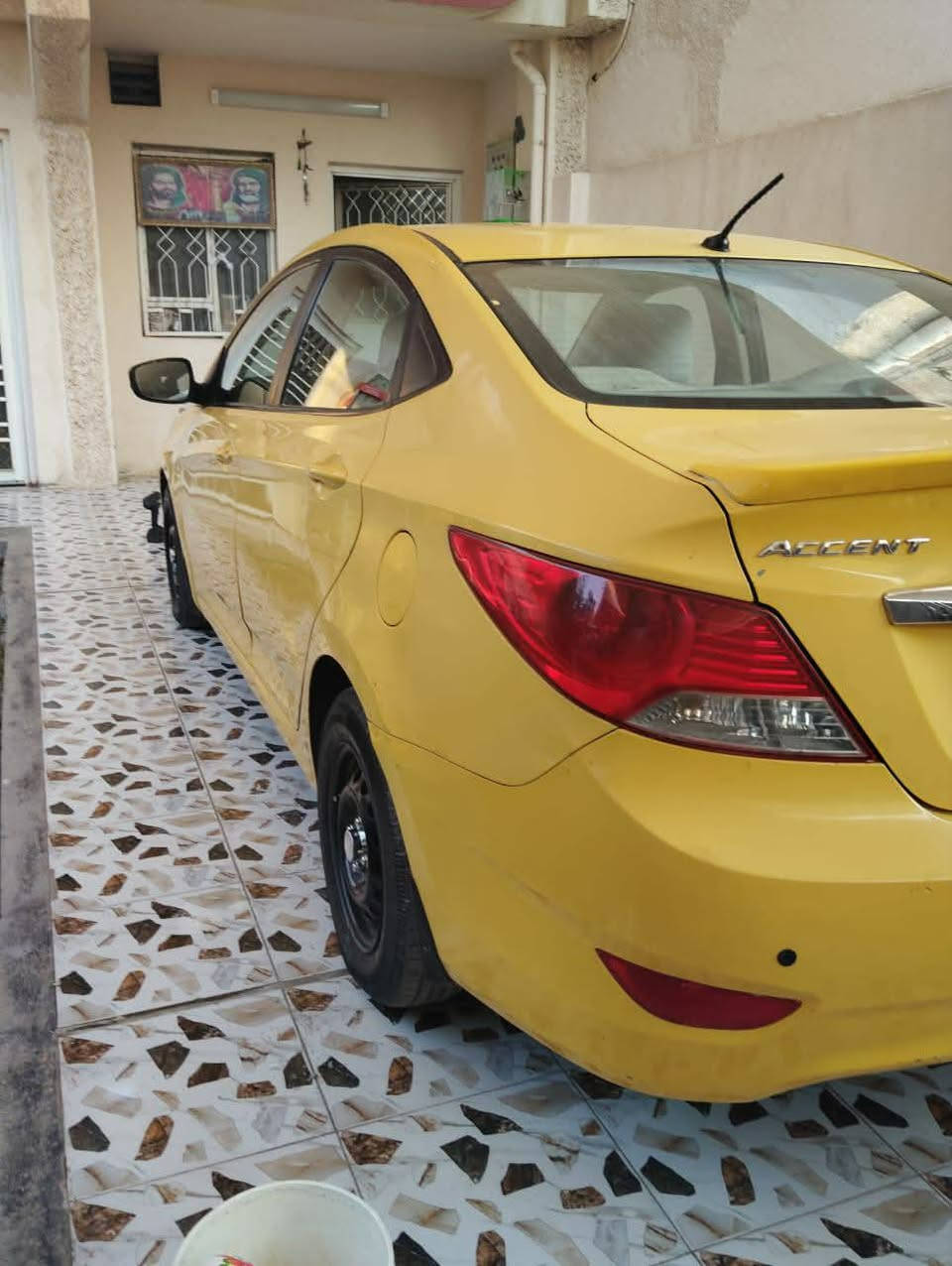 اكسنت خليجي موديل ١٥ بسمي رقم بغداد انكليزي سنويه وهزه جديده مصفره هيئه وغرامات مكينه ١٦٠٠ جاهزه للأخير بيها جاملغ أمامي مبدل بدون دواخل مكينه شرط تخم تاير جديد ب٩٥ وبيها مجال بسيط للتواصل صبغه وحده شرط***********
