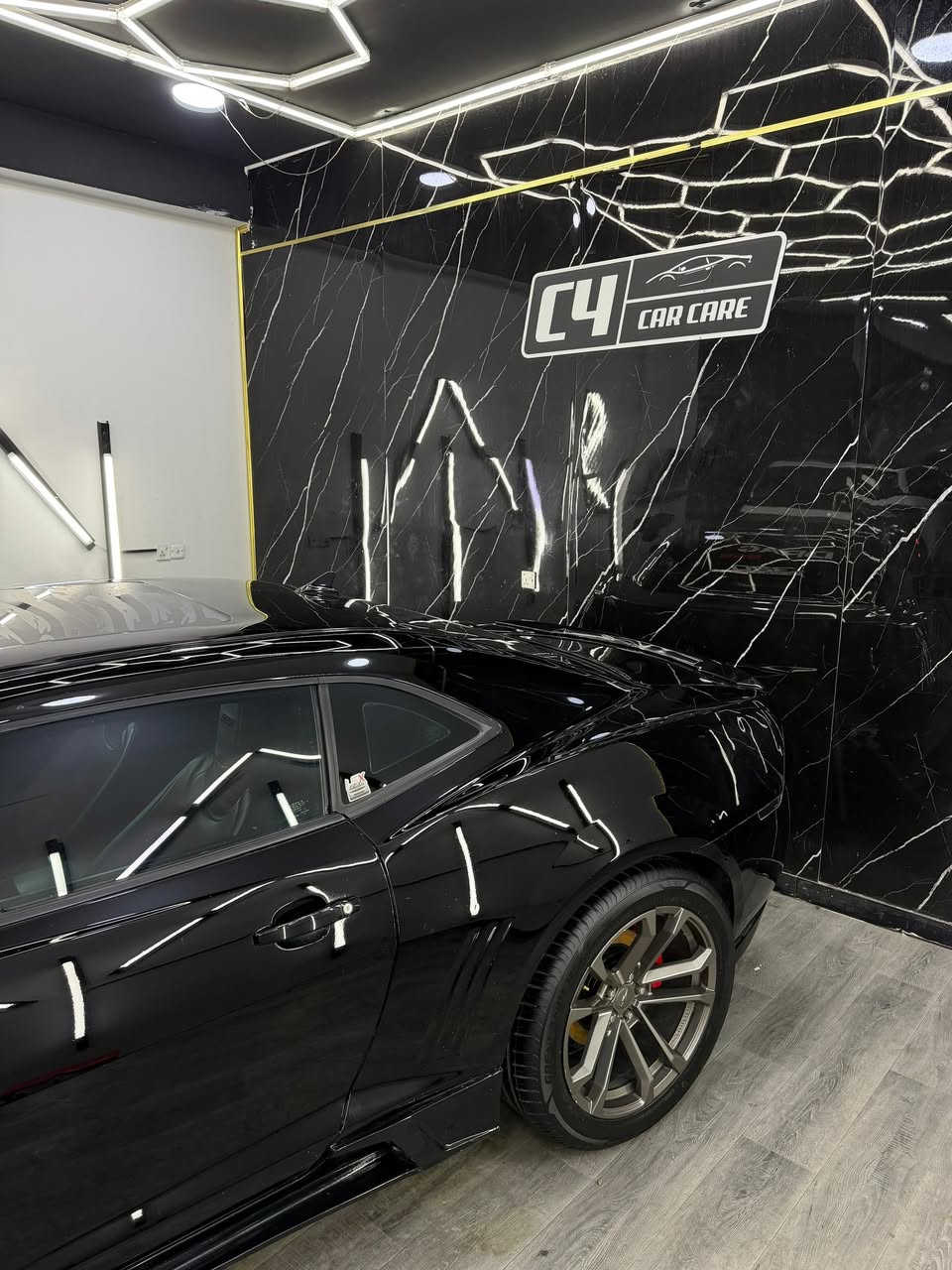 سلام عليكم. كمارو 1Le2SSللبيع
كير عادي فووول مواصفات من غير الاضافات الي عليه 
جاهزه. قطعه وحده صبغ باب اليمنه والجاملغ اليمنه بارد بدون ايرباك السياره   انشاء الله سعره مناسب تفاصيل اكثر اتصل بيه *********** السياره ترفعه جك وتنزل جواه قطره نضوح دهن ما بيه جديده حييل وتعبان عليه وبالعافيه على الي ياخذه مكان السياره بغداد الشيخ عمر السياره مبرمجه داينو وجايبه 560 حصان وطبعا مكينه ls3 وكير TR6060 مكفووول
