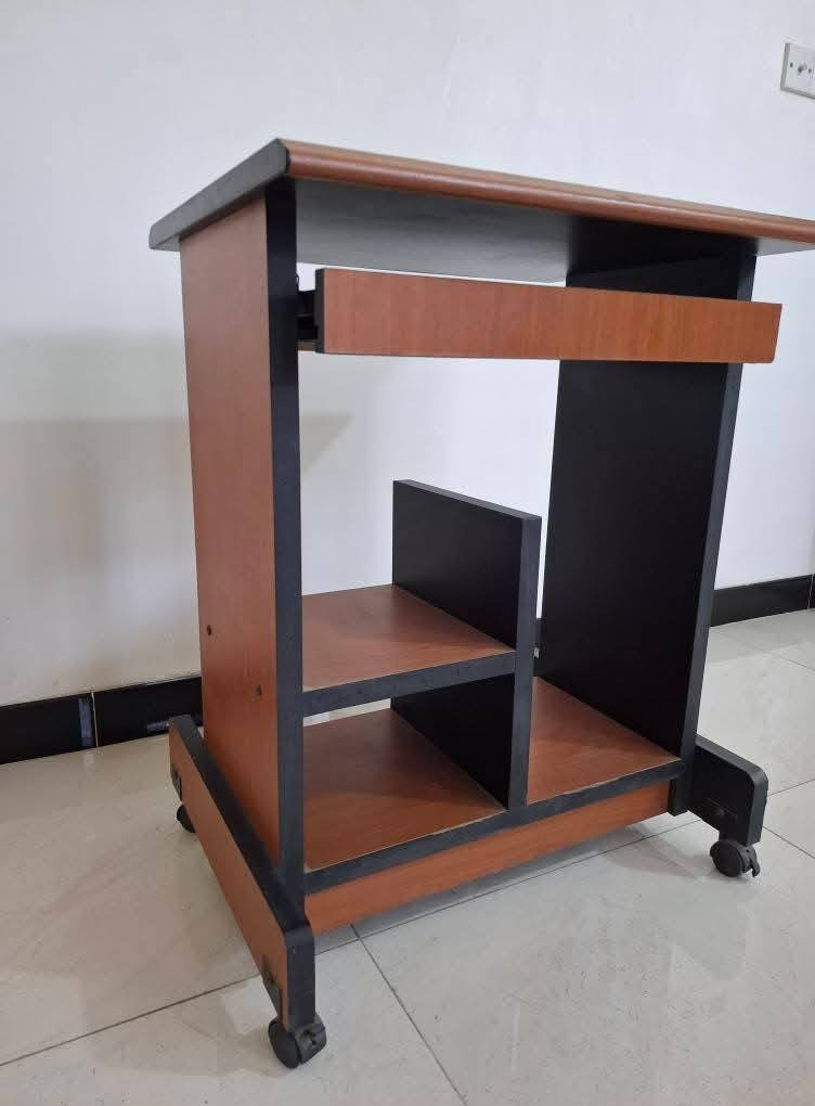 ميز للحاسبة مثل ما موضح بالصور
للبيع عنواني بغداد - الدورة 
٧٥ الف وبي مجال قليل


**إذا كنت صاحب هذا الإعلان وتريد حذفه لأي سبب، رجاءا أرسل رسالة إلى الدعم الفني**