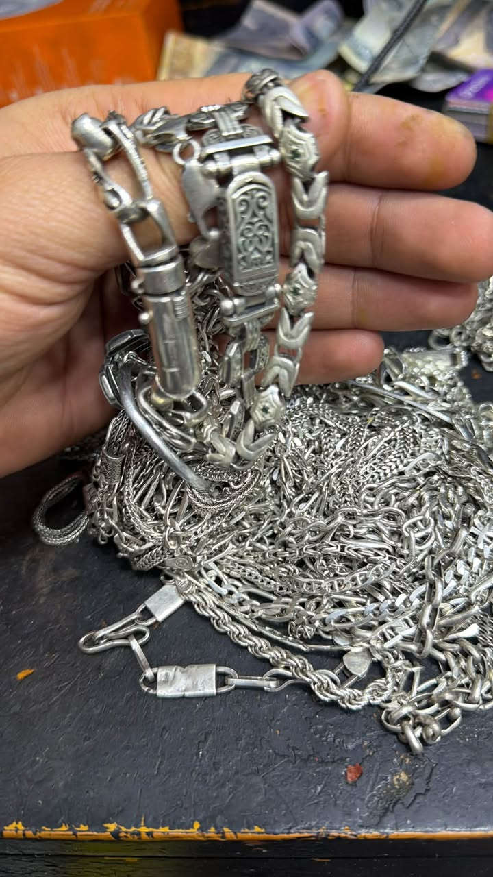 السلام عليكم 
كيلو زنجيل + سوار نضيف سعره 2650 قفل الي يفيدنه يراسلني خاص او واتساب ***********
