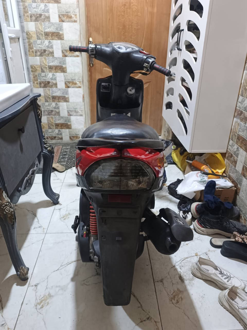 سلام عليكم الدراجه بلاديه كلشي مابيهه مكينه ناعمه الدراجه ما مفتوحه ولا مبوشه بحالت الوكاله كلشي شغال الكهربائيات گلهن شغالات بوشه 49 سبب البيعه محتاج فلوس وردة ابيعهه السعر 900 الف وبيهه مجال مكاني البصره  هاذ رقمي للستفسار ***********
