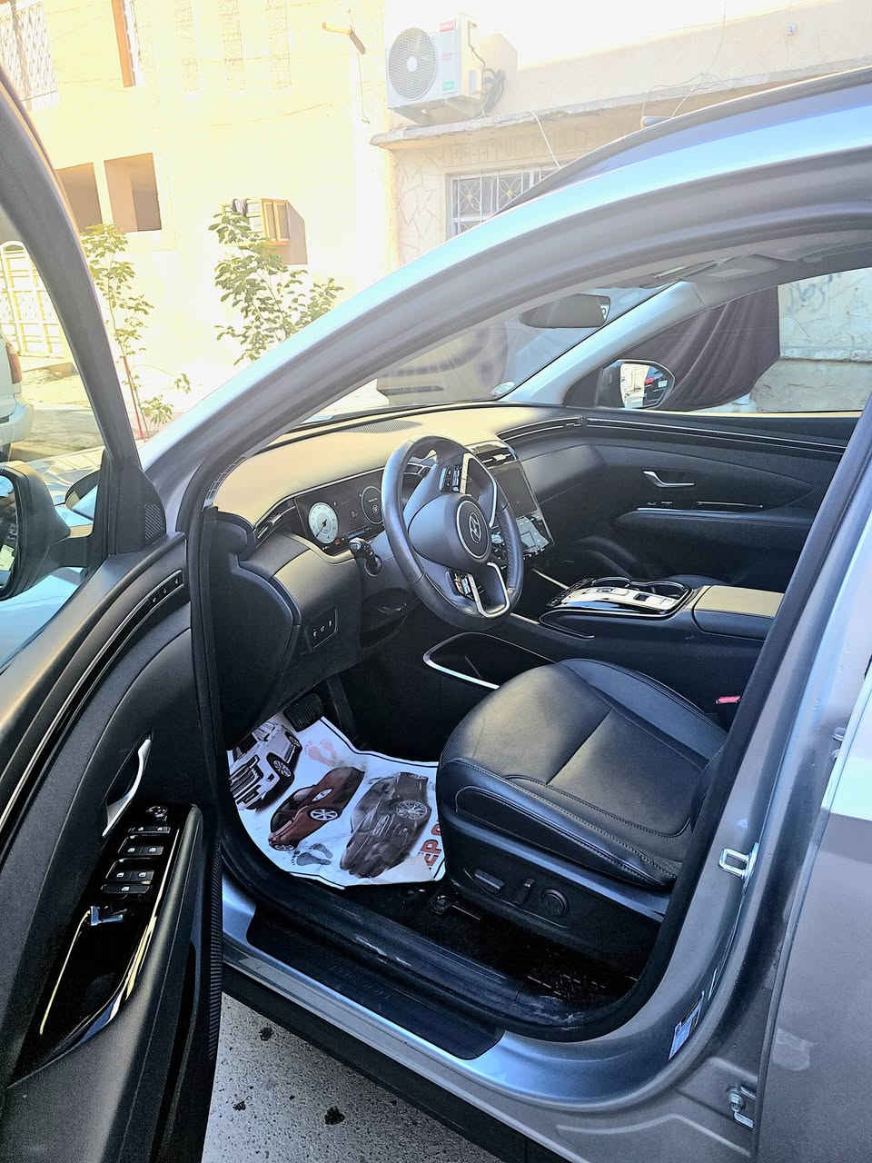 السلام عليكم توكسان أخت الكلين 2024
بانزين لمتد vip فول الفول أمريكي
لون السيارة سلفر فضي 
دخول جديد مرقمة بغداد الجديد 
المواصفات LIMITED VIP
1- بصمة تشغيل 
2- بصمة أبواب لمس دخول ذكي 
3- بنوراما على طول السيارة 
4- صندوق كهرباء شفط 
5- كامرات 360 درجة 
( جانبية - أمامية - خلفية ) 
6- كامرات مع الأشارة 
7- السيارة تتقدم وترجع بالبصمة 
8- تبريد تدفئة كشنات أمامية 
9-داخل و كشنات جلد لون أسود ملكي 
10- كشنات كهرباء 
11- أضواء محيطية  
12- كشنات خلفية هيتر 
13- مرايات تعتيم ذاتي 
14- أبل كار بلي 
15- أندرويد أوتو 
16- شاشة دجيتل 3 أشكال للقيادة 
17- أشاير ترحيب 
18- أضواء أمامية LED زنون 
19- أضواء خلفية LED
20- هوك خلفي 
21- فول أوامر صوتية 
22- جامات أوتو 
23- قطعتين تبريد 
24- أشارات بالمري
25- گير دگم 
26- شفتات ستيرن 
27- تحكمات ستيرن 
28- تدفئة ستيرن
29- محرك 2500المرغوب 
30- هاند بريك بصمة 
31- شحن واير ليس 
32- منافذ شحن 
33- أوتو هولد 
34- تشغيل عن بعد 
35- السيارة أوتو بارك 
36- حساسات  أمامية 
37- حساسات خلفية 
38- گير AT المرغوب 
39- رادار أمامي رادار خلفي رادار جانبي 
40- نقطة عمياء 
وبعد بيها هوآآي مواصفات 
ممشى السيارة ( 6تالاف ميل حقيقي) 

السيارة مكفولة بيها تبديل چاملغ جهة السايق فقط وبدون أيرباك 

مكان السيارة بغداد حي القاهرة 

السعر 238$$وبيها مجال 

رقم الهاتف ***********
