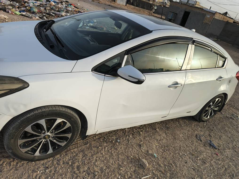 السلام عليكم  كيا سيراتو 2014 خليجي فول مواصفات بسم كردي تريد تحويل تريد وكاله بيهه صبغ عتب و البيبان شبر صبغ ودور جا ملغ الخلفي عكس السايق بي صبغ وقبق جنطه بي طخه ومصلحه ولباقي مكفول 114بيهه مجال بسيط  مكان سياره النجف الاشرف  *********** النجف, العراق
