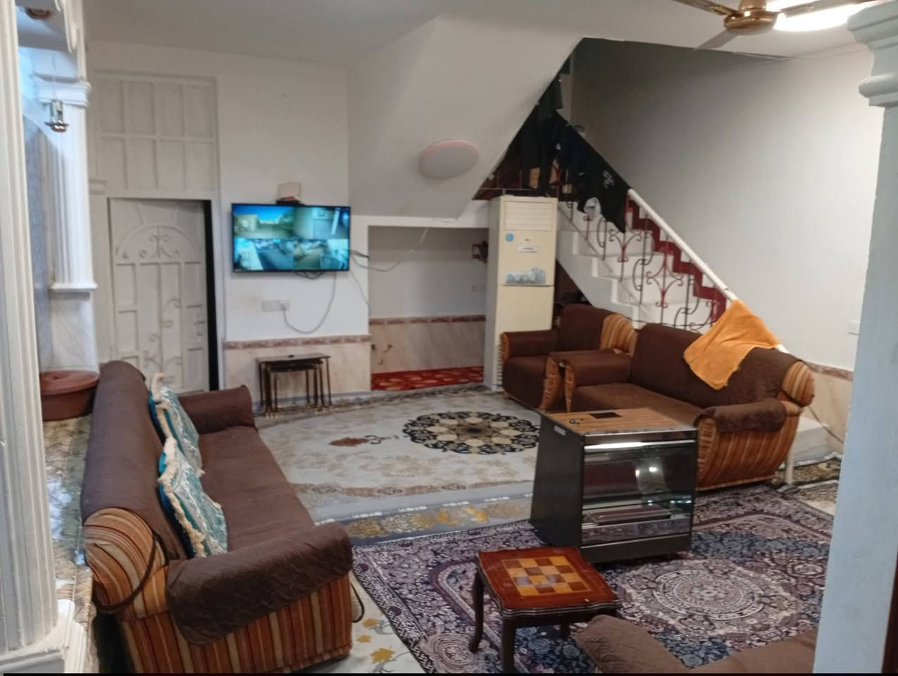 بيت للبيع مساحه 250 متر العنوان سبع قصور شارع ابو علي قرب جامع الحمزة  للاستفسار رقم ***********
