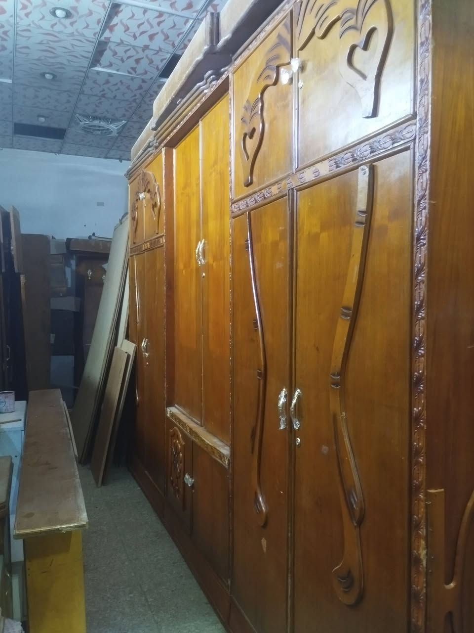 متوفر كنتور خشب عراقي تسكام  6 ابواب ملحق 
نضيف جدا تي ضرر مابي 
ومتوفر غرف نوم تركي 
غرف نوم عراقي 
متوفر كنتور بابين ملحق 
باسعار مناسبه جدا
اهلا وسهلا بكم 
العنوان / واسط نعمانيه شارع 13 مقابل بيت الحاج خيون 
للاستفسار مراسلة الصفحه او الاتصال 
*********** واتساب فقط 
***********
***********
