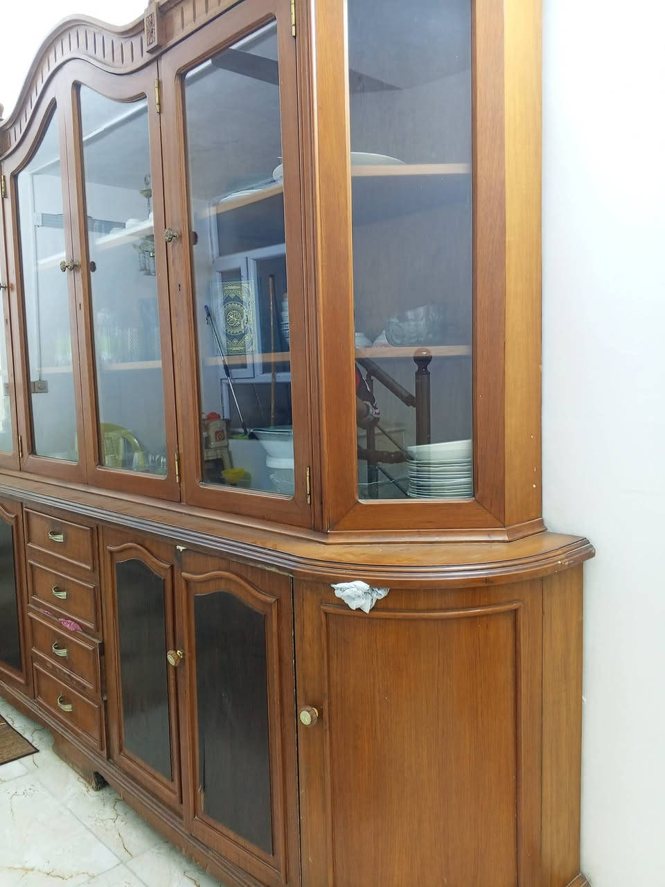 معرض لبيع مستعمل مع غراضه السعر 400 وبي مجال اتصال على رقم ***********
