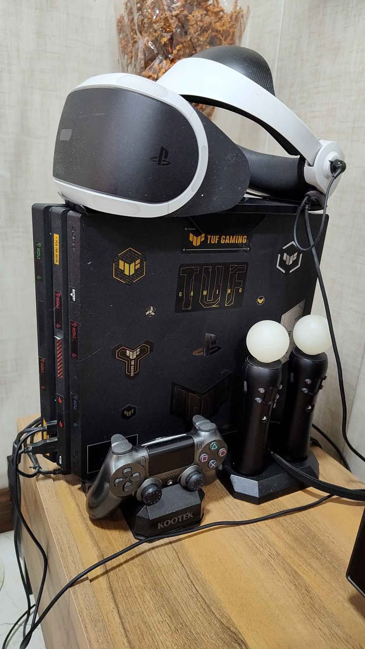 جهاز ps4 pro مهكر نظيف جدا مع ملحقات اصليه
ريجن2 (اوربي) مع الكارتونه الذاكره 2T ثنين تيرا
مخزن بي اكثر من 150 لعبة قوية مع العاب VR
الجهاز ما مفتوح بي برغي ولا داخل صيانه
الملحقات:
اربع جوستكات اصلية
نظارة VR النسخة الاحدث تشتغل على ps4 و ps5
مع جميع ملحقاتها والكارتونه مع جوستكات VR 
قاعدة للجهاز و VR تشحن جوستكات الجهاز و جوستكات VR
قاعدة شحن اضافية
السعر مليون غير قابل للتفاوض
مكاني بغداد للتواصل *********** وتساب بغداد, العراق
